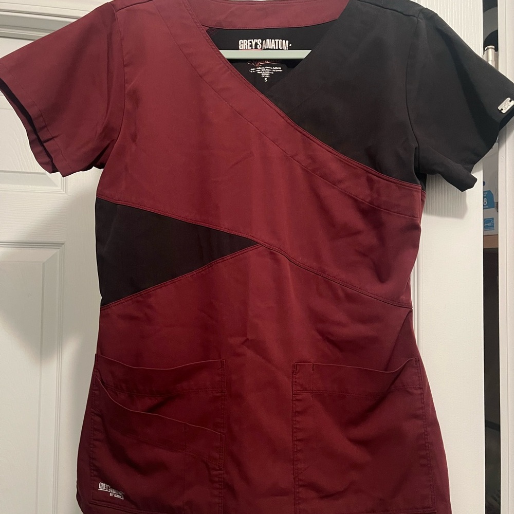 Grey's Anatomy Women's Maroon and Black Short Sleeve Top & Bottoms